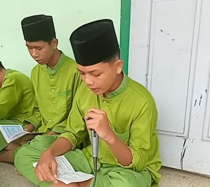 Muhammad Faiz Pimpin Pembacaan Surah Yasin, Suasana Khidmat Warnai Jumat Pagi di MTsN 7 Bungo