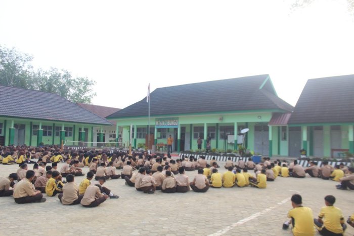 Apel Pagi MTsN 7 Bungo Tekankan Pentingnya Pengembangan Potensi Siswa Apel Pagi MTsN 7 Bungo Tekankan Pentingnya Pengembangan Potensi Siswa