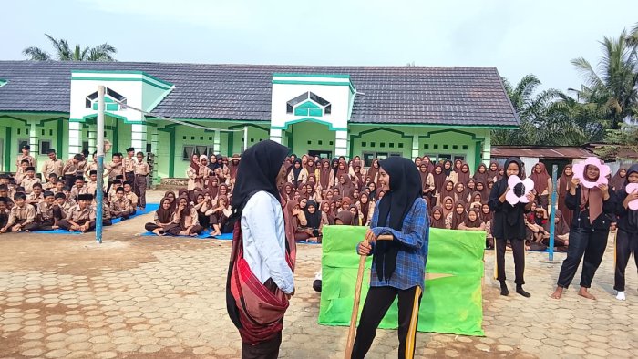 Drama Musikal Domba dan Serigala Kelas IX D Warnai Ajang Minat Bakat MTsN 7 Bungo
