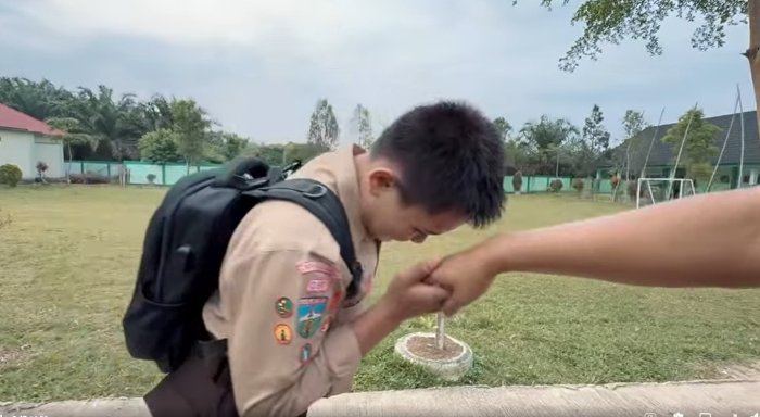 Semangat Pagi Sabtu di MTsN 7 Bungo: Siswa Disambut Hangat oleh Guru