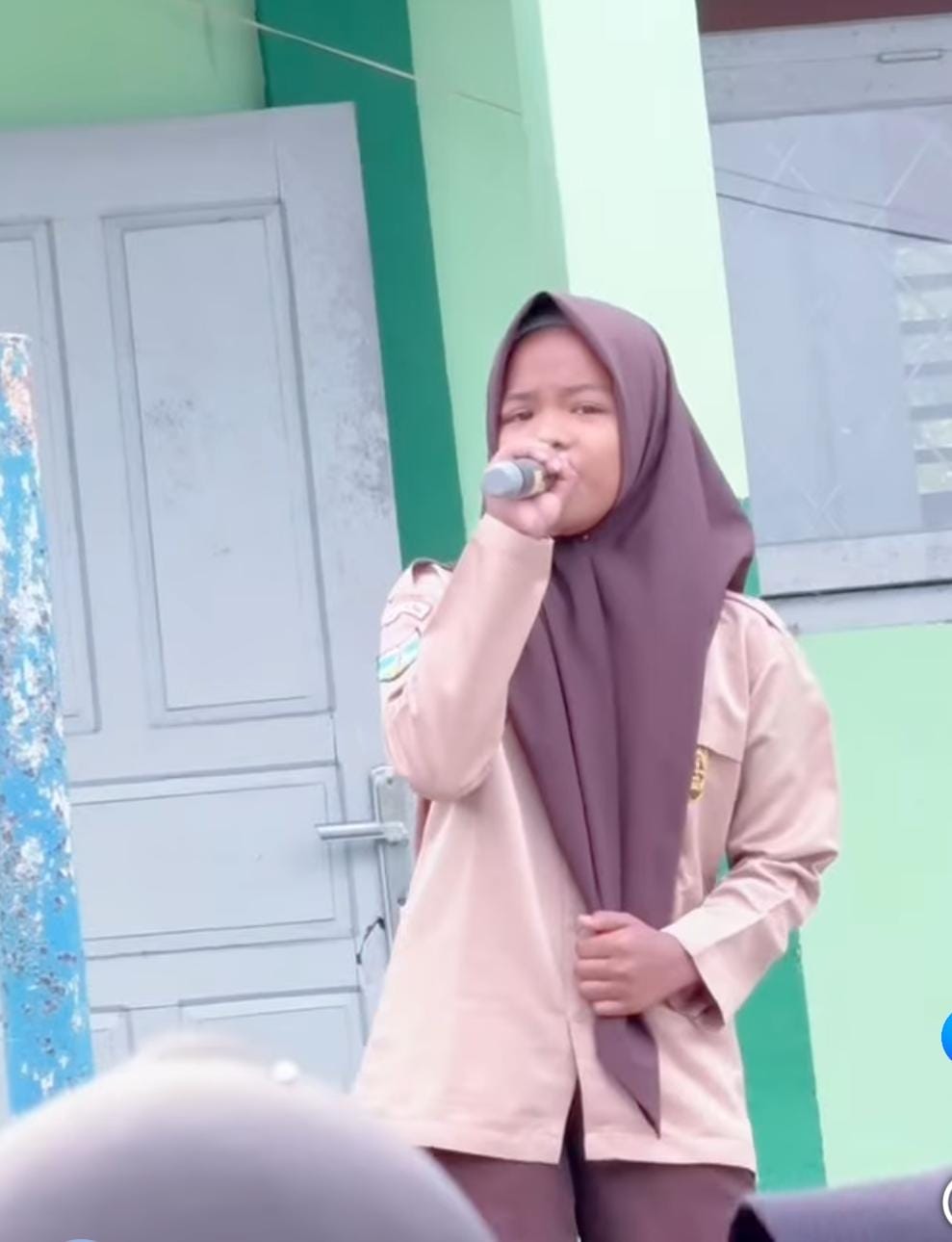 Penampilan Luar Biasa, Melani Siswa Kelas VII B Lolos ke Babak Final Madrasah Mencari Bakat MTsN 7 Bungo
