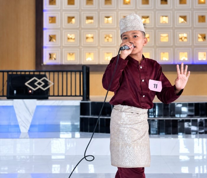Siswa MTsN 7 Bungo, Iqbal Maulana Putra Tampil Percaya Diri di KOMPAS Madrasah Cabang Vocal Solo