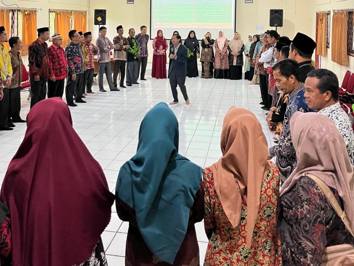 Kepala MTsN 7 Bungo Tunjukkan Komitmen Tinggi pada Hari Ketiga Bimtek Kurikulum Berbasis Cinta (KBC) Angkatan II
