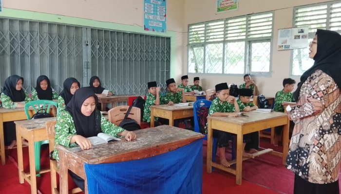 Penguatan Tahfidz di MTsN 7 Bungo: Siswa Kelas VII A Dalami Surah Al-Qadr Sebelum KBM Dimulai