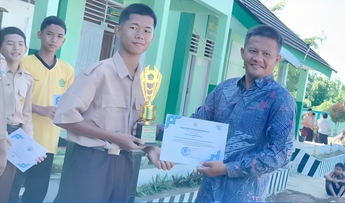 Penyerahan Sertifikat Peserta OMI 2025 MTsN 7 Bungo, Wujud Apresiasi atas Prestasi dan Semangat Juang Siswa