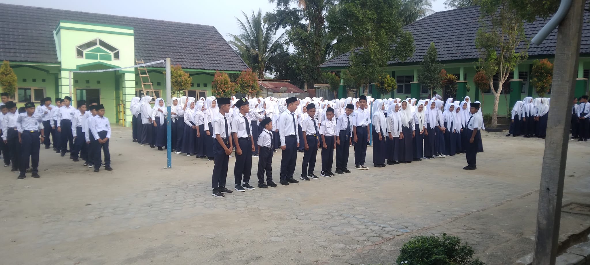  Pelaksanaan Upacara Bendera Setiap Hari Senin di MTs Negeri 7 Bungo