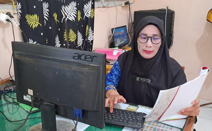 Guru MTsN 7 Bungo Sibuk Input Soal ASAS Ganjil 2025/2026, Manfaatkan Platform Digital untuk Tingkatkan Kualitas Evaluasi