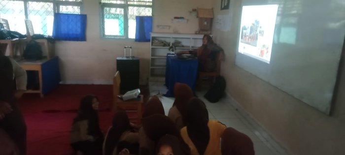 Siswa MTsN 7 Bungo Dalami Seni Tari Daerah Jambi