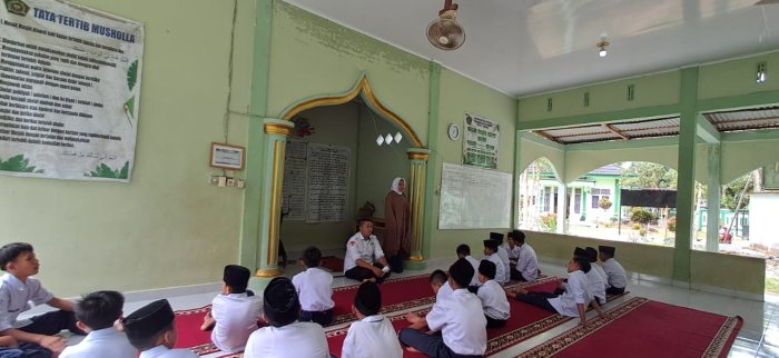 Selvi Siswi MTsN 7 Bungo Sampaikan Kultum: Jagalah Lisan, Karena Ia Bisa Menjadi Pedang Tajam