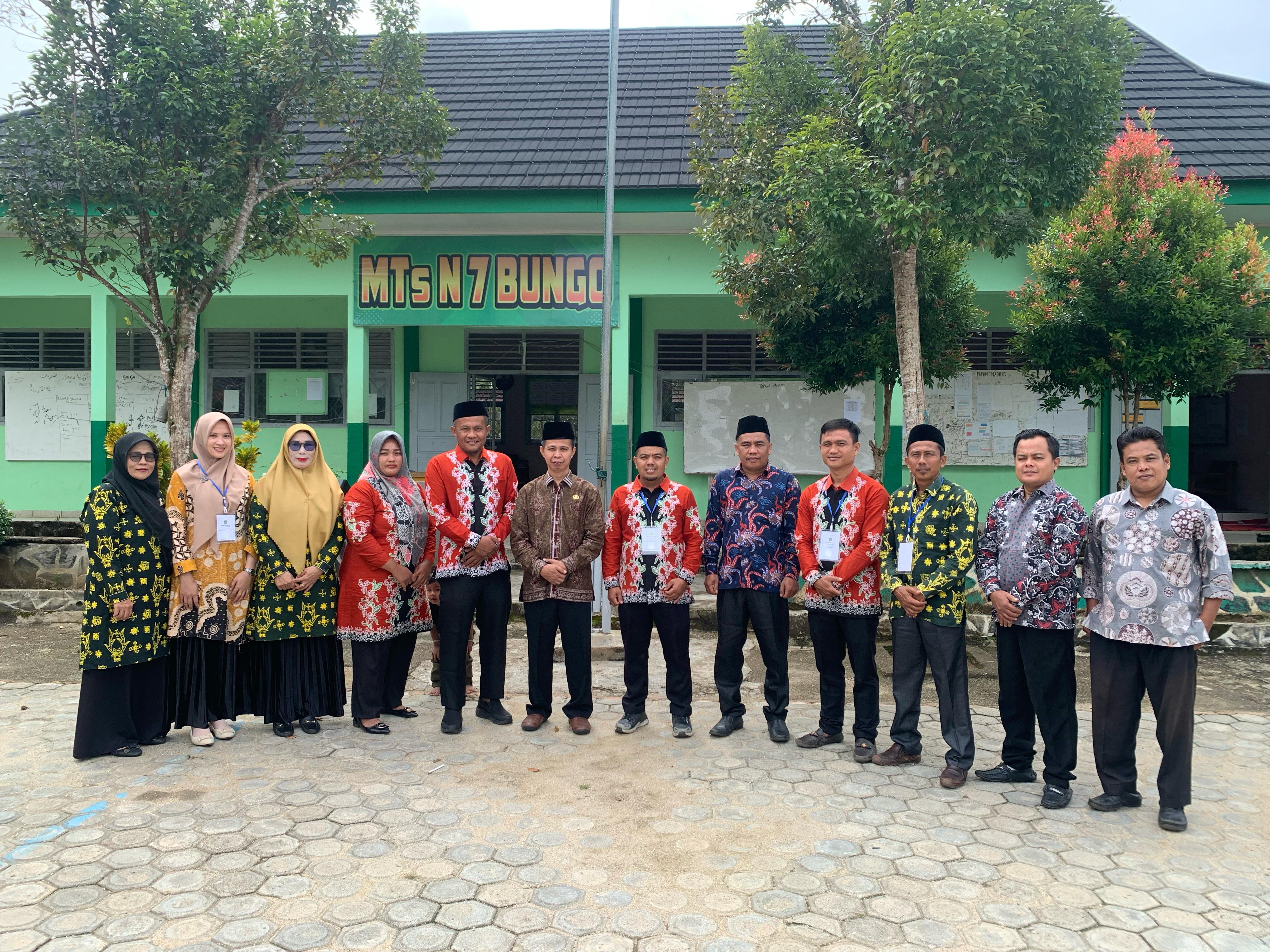 Kepala Kemenag Bungo Lakukan Monev Ujian Madrasah di MTsN 7 Bungo