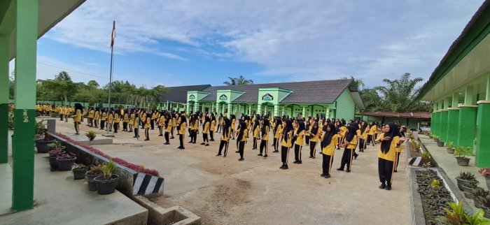 Warga MTsN 7 Bungo Antusias Ikuti Senam Kebugaran Jasmani untuk Jaga Kesehatan dan Kebugaran