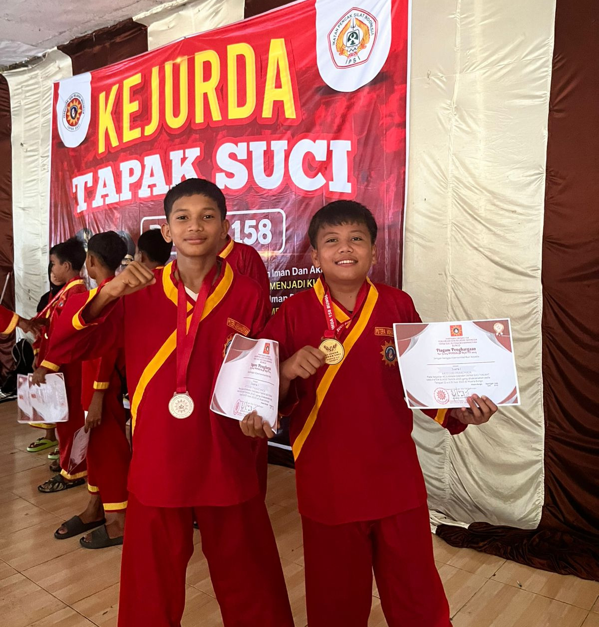 Bangga! Dua Peserta Didik MTsN 7 Bungo Raih Prestasi Gemilang di Kejuaraan Tapak Suci Bungo 2025