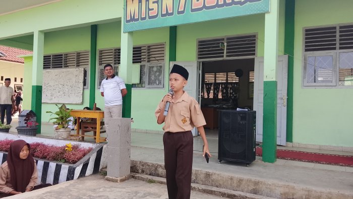 Ibra Siswa VII A Tampilkan Lagu Daerah Jambi di Grand Final Ajang Minat Bakat MTsN 7 Bungo