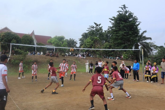 Duel Sengit Berakhir 2-1, Tim Voli Putra MTsN 7 Bungo Amankan Tiket ke Babak Selanjutnya Duel Sengit Berakhir 2-1, Tim Voli Putra MTsN 7 Bungo Amankan Tiket ke Babak Selanjutnya