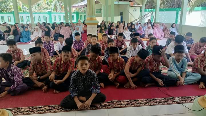 MTs Negeri 7 Bungo Gelar Sholat Dzuhur Berjamaah 