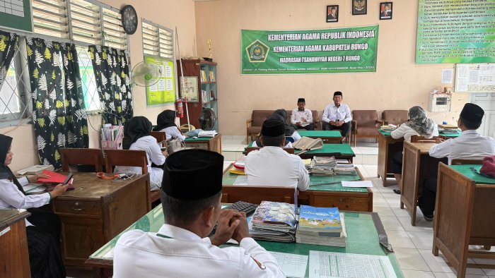 Guru dan Tenaga Kependidikan MTsN 7 Bungo Gelar Rapat Bahas Pembelajaran dan Penyesuaian Jam Kerja Selama Ramadan 1447 H