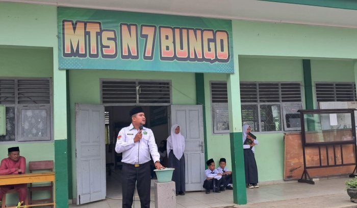 Guru BK dan Dewan Guru MTsN 7 Bungo Gelar Razia Mendadak untuk Tingkatkan Disiplin Siswa