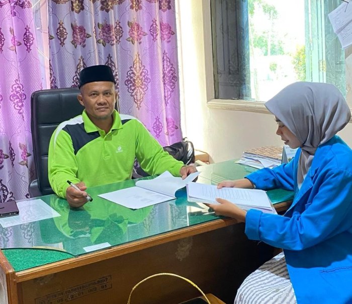 Kepala MTsN 7 Bungo Terima Kunjungan Mahasiswa UIN STS Jambi untuk Keperluan Penelitian Skripsi