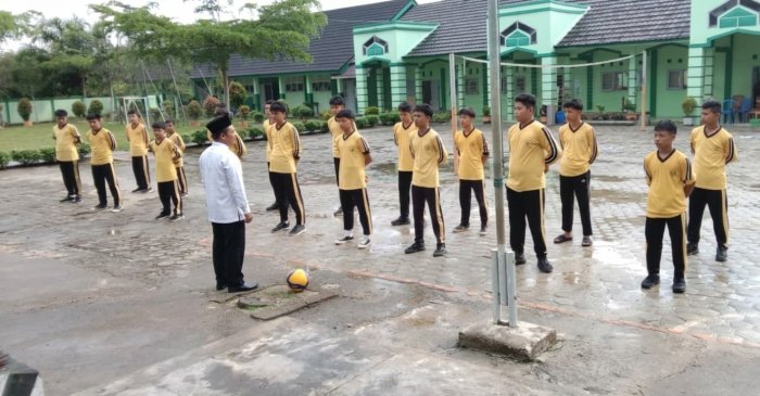 Ujian Praktik PJOK MTsN 7 Bungo Digelar, Uji Kebugaran Jasmani dan Keterampilan Bola Voli Siswa Kelas IX