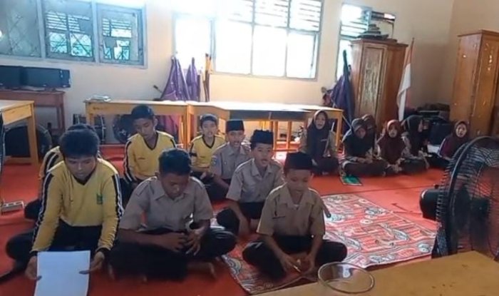 Dari Teori ke Aksi Nyata: Siswa MTsN 7 Bungo Antusias Ikuti Praktik Penyelenggaraan Jenazah