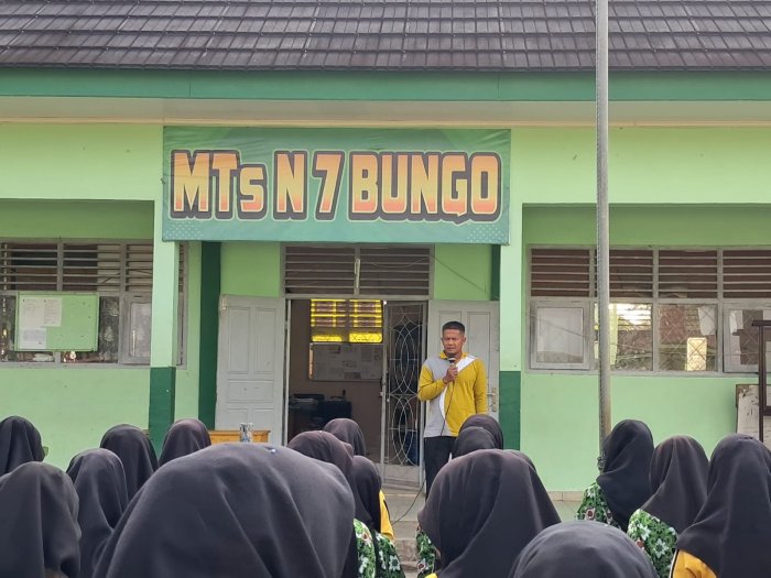 Kepala MTsN 7 Bungo Pimpin Apel Hari Terakhir ASTS, Tekankan Keseriusan dan Kepedulian Siswa