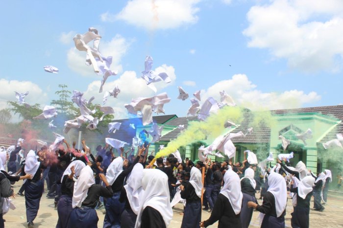 Penuh Kenangan, Kebersamaan Hangat Warnai Puncak Pelepasan Kelas IX MTsN 7 Bungo