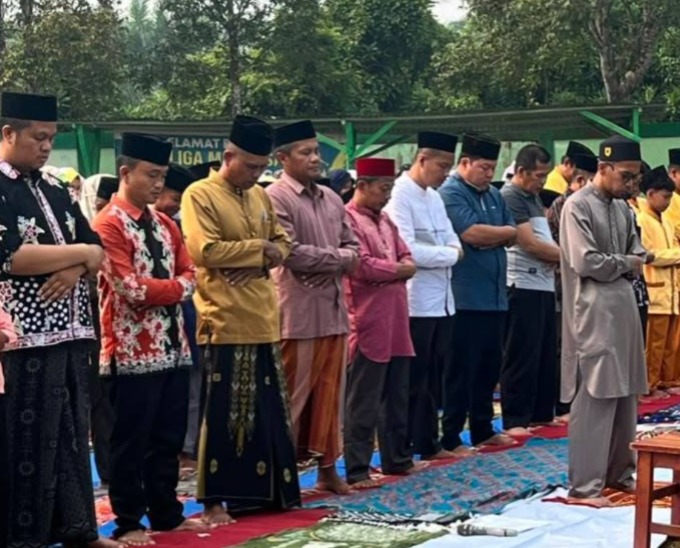 Keluarga Besar MTsN 7 Bungo Laksanakan Salat Istisqa, Ikhtiar Memohon Hujan Penuh Keberkahan Keluarga Besar MTsN 7 Bungo Laksanakan Salat Istisqa, Ikhtiar Memohon Hujan Penuh Keberkahan
