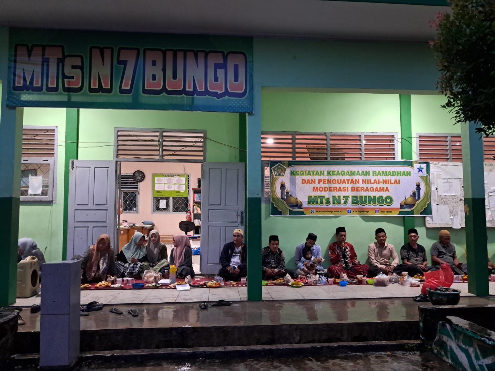 Merajut Silaturrahmi, Mempererat Kebersamaan MTsN 7 Bungo Gelar Buka Puasa Bersama Merajut Silaturrahmi, Mempererat Kebersamaan MTsN 7 Bungo Gelar Buka Puasa Bersama