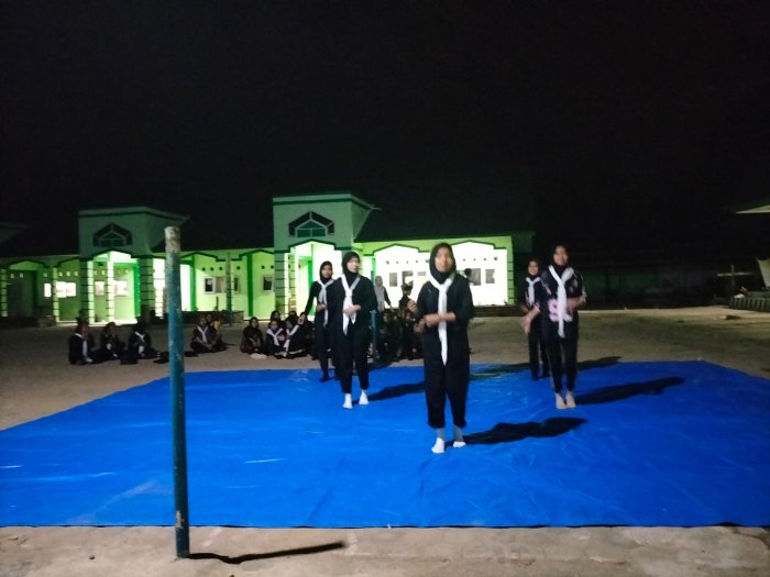 Pentas Seni Budaya Warnai Malam Perkemahan MAPABA PMR MTsN 7 Bungo