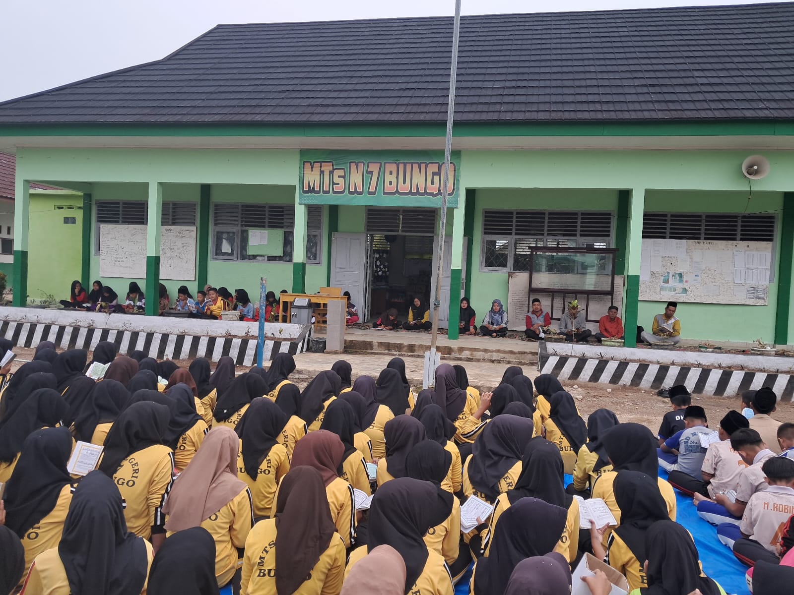 MTsN 7 Bungo Gelar Yasinan Rutin Jumat Pagi, Berjalan Khidmat dan Tertib