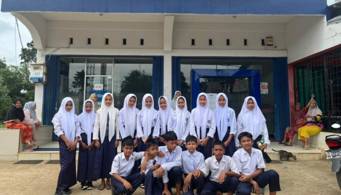 Siswa Siwi MTsN 7 Bungo Mulai Mencairkan Bantuan Sosial Program Indonesia Pintar Tahap 1 Tahun 2025
