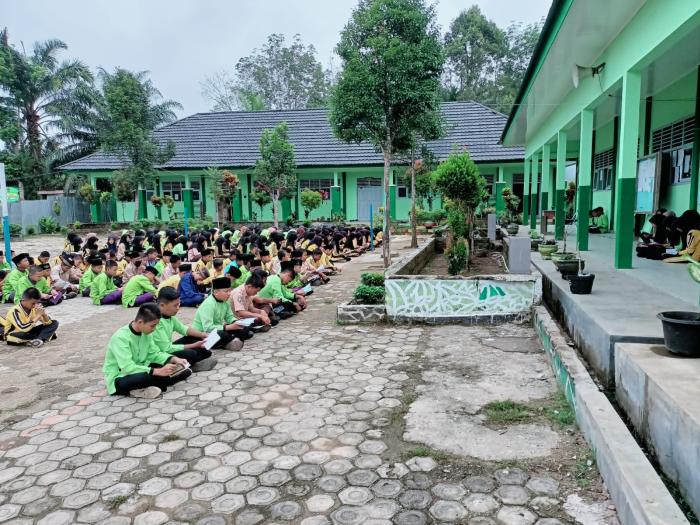 MTs 7 Negeri Bungo Yasinan Bersama Setiap Jumat