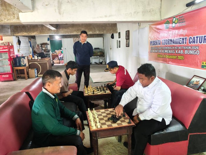 Semarak HAB Kemenag, Kepala MTsN 7 Bungo dan Guru Ikuti Lomba Catur Antar Satker se-Kabupaten Bungo