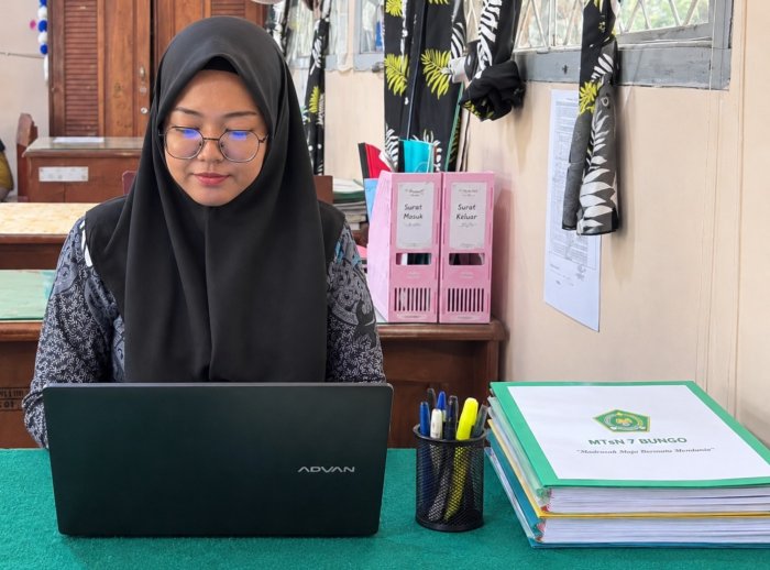 80 Soal Dihadapi, Guru MTsN 7 Bungo Tuntaskan AKGTK 2026 di Hari Kedua 80 Soal Dihadapi, Guru MTsN 7 Bungo Tuntaskan AKGTK 2026 di Hari Kedua