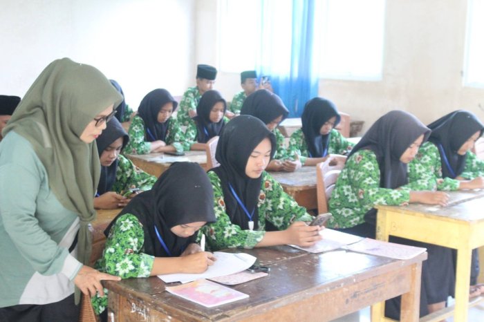 Hari Kedua ASAS Berbasis Android di MTsN7 Bungo Berjalan Lancar, Server Stabil dan Sinyal Optimal Dukung Kelancaran ASAS