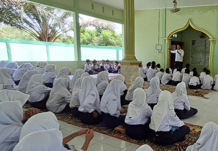 MTsN 7 Bungo Gelar Shalat Dzuhur Berjamaah dan Pembinaan Tata Cara Shalat yang Baik