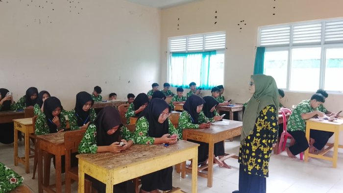 ASAS Genap Berbasis CBT Resmi Dimulai di MTsN 7 Bungo, Hari Pertama Berjalan Tertib dan Lancar