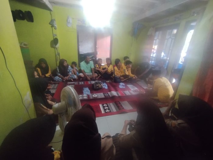 Suasana Haru dan Kekeluargaan Warnai Takziah MTsN 7 Bungo ke Rumah Siswi Kelas VII C