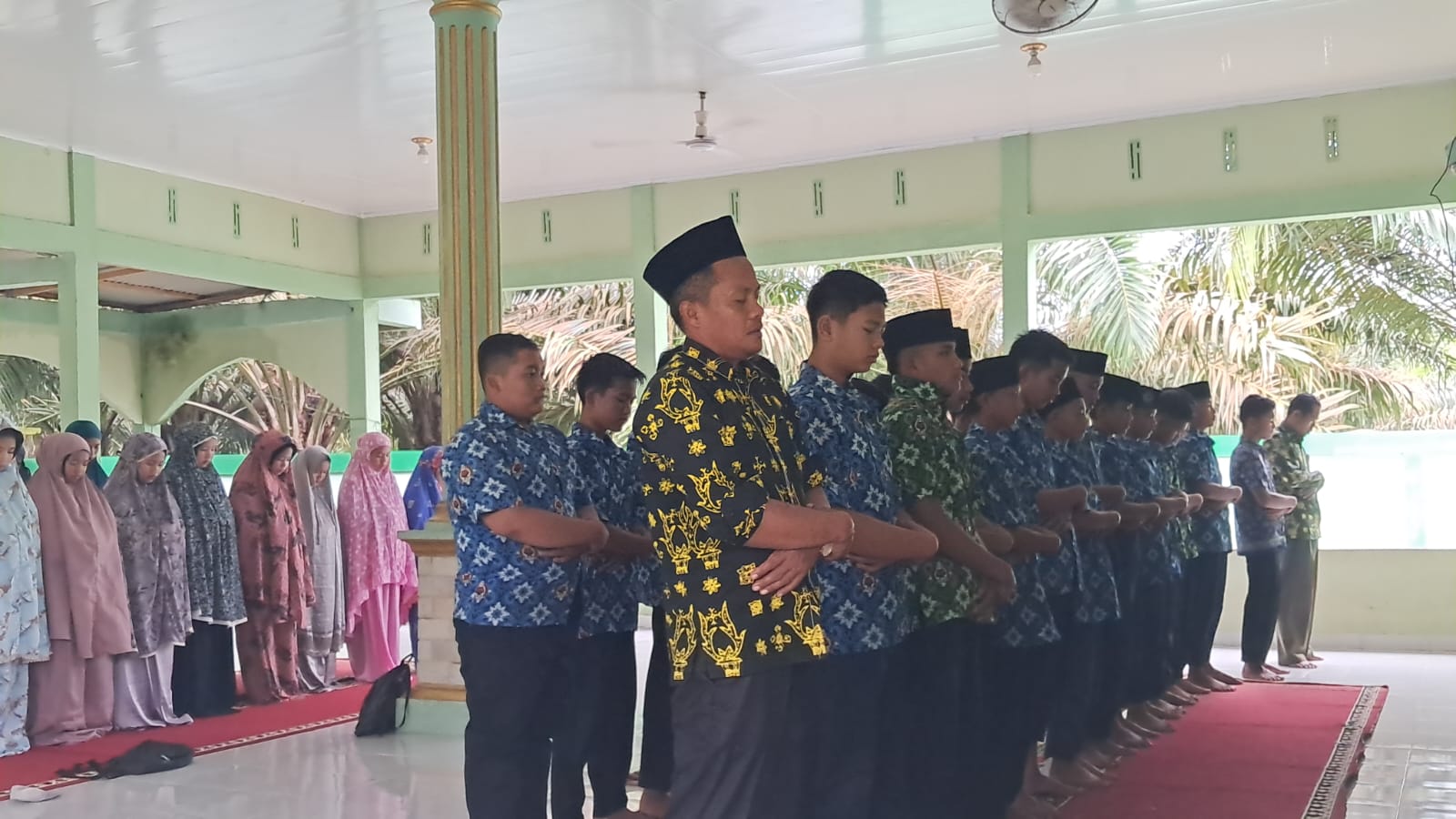 AGENDA SHALAT DZUHUR BERJAMAAH DI MTS N 7 BUNGO