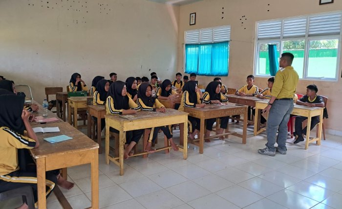 Guru BK MTsN 7 Bungo, Ahmad Mursalin, S.Pd, Kembali Berikan Bimbingan Bermakna untuk Siswa Kelas IX B