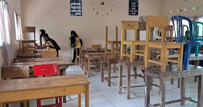 Siswa MTsN 7 Bungo Tunjukkan Tanggung Jawab Luar Biasa dalam Piket Kelas