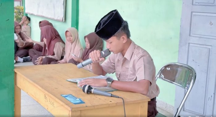 Ridho Tampil Menghayati Lantunan Ayat Suci Al-Quran di Ajang Minat dan Bakat MTsN 7 Bungo