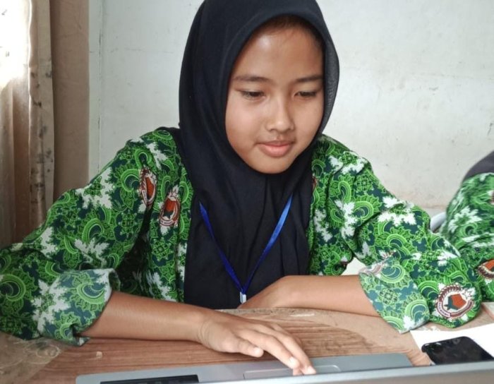 Delegasi MTsN 7 Bungo Tampilkan Semangat di Sesi Terakhir OMI 2025 Bidang IPS