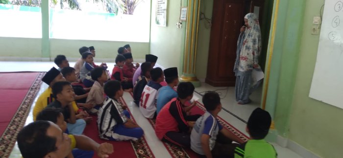 Siswa-Siswi MTsN 7 Bungo Gelar Shalat Berjamaah dan Kultum di Musholla Madrasah