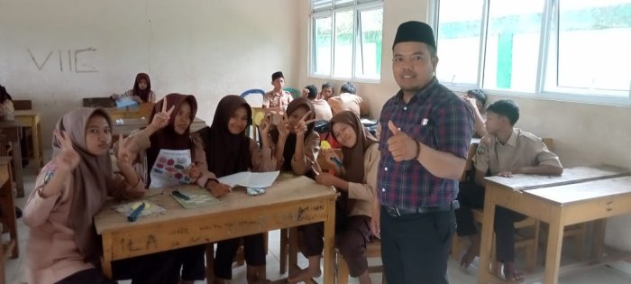 Siswa Kelas IX C MTsN 7 Bungo Tunjukkan Kreativitas Lewat Praktik Seni Patung dari Sabun