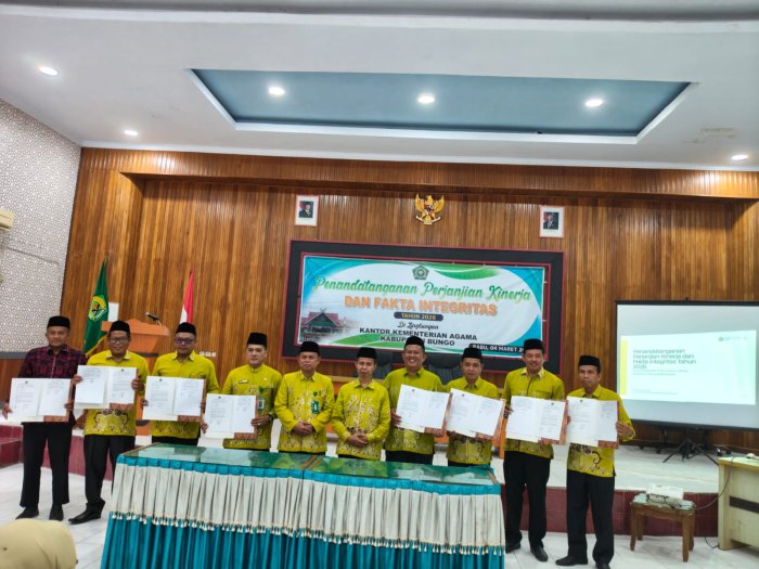 Kepala MTsN 7 Bungo Hadiri Penandatanganan Perjanjian Kinerja dan Fakta Integritas Tahun 2026