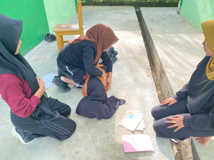 PMR MTsN 7 Bungo: Wadah Pembentukan Jiwa Kemanusiaan dan Keterampilan Pertolongan Pertama