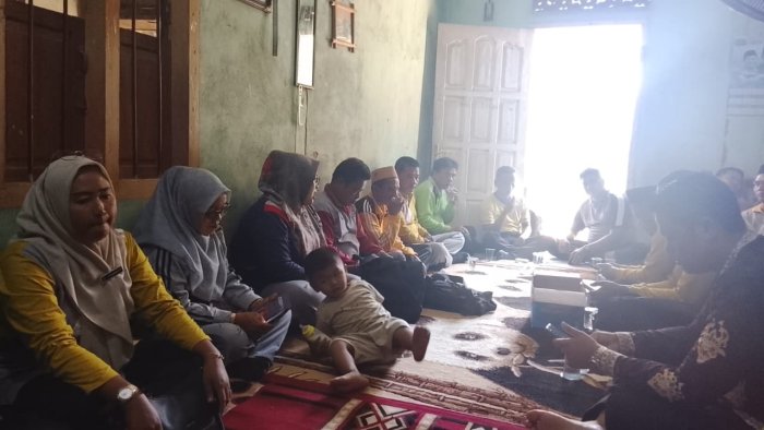 Keluarga Besar MTsN 7 Bungo Gelar Silaturahmi ke Kediaman Bapak Doni Maulana dan Ibu Hermawati