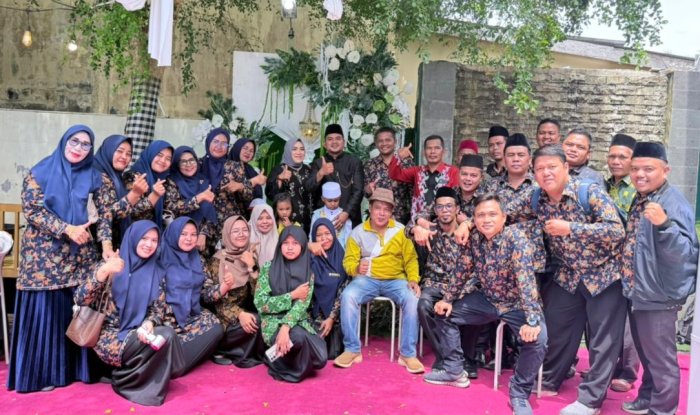 Keluarga Besar MTsN 7 Bungo Hadiri Walimatul Khitan Putra Bapak Ahmad Mursalin