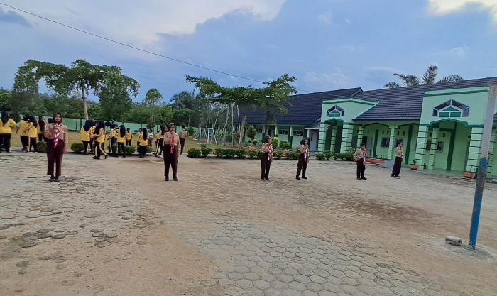 Suasana Meriah Perlombaan Morse dan Semaphore pada Kegiatan PERSAMI MTsN 7 Bungo